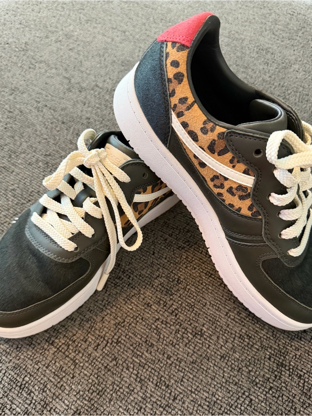 Women’s Low-Top Leopard Accent Sneakers with Black Upper and Pink Heel Sz 9.5
